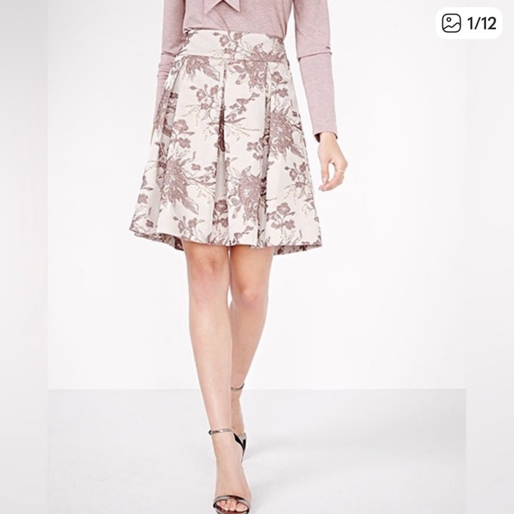 RW&CO NWT Floral Patterned A-Line Skirt metallic taupish coloured skirt
